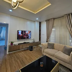 Cozy One Bedroom in Vi