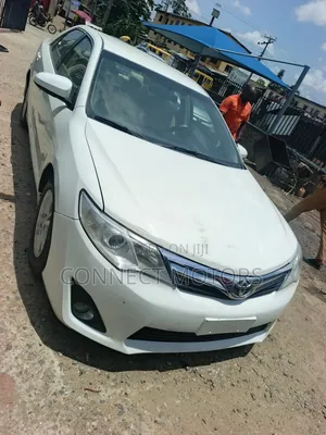 Toyota Camry SE 4dr Sedan (2.5L 4cyl 6A) 2013 White