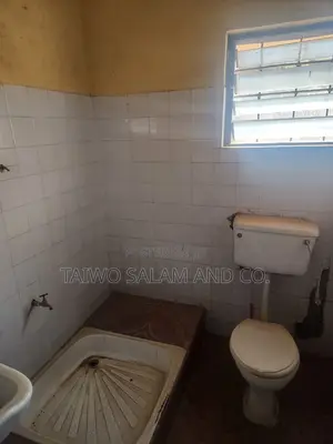 3bdrm Block of Flats in Akobo for sale