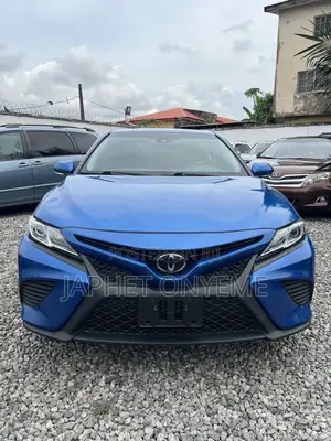 Toyota Camry SE FWD (2.5L 4cyl 8AM) 2018 Blue