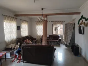 3bdrm Block of Flats in Elewuro, Off Akobo for rent