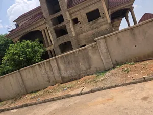 6bdrm Duplex in Gaduwa for sale