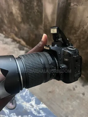 Nikon D90 DSLR Camera With 18-105mm