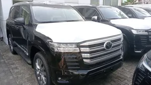 New Toyota Land Cruiser LC300 2025 Black