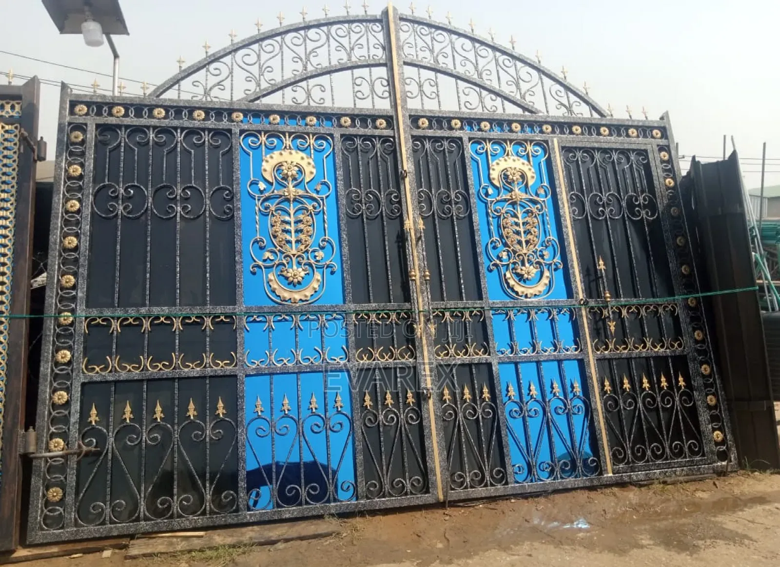 Black/Blue Luxury Gate With Ark