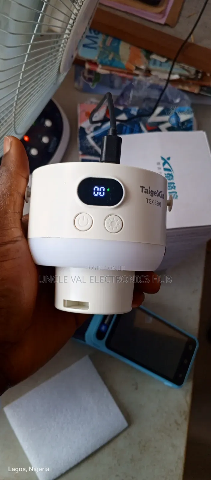 Taigexin 8" Rechargeable Ceiling Fan