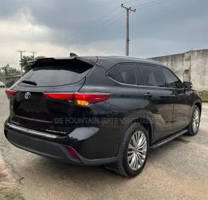 Toyota Highlander Platinum FWD 2023 Black