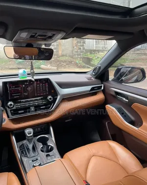 Toyota Highlander Platinum FWD 2023 Black