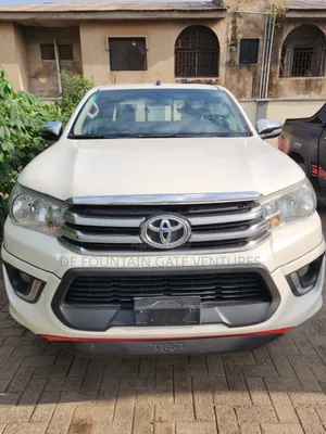 Toyota Hilux SR5 4x4 2019 White