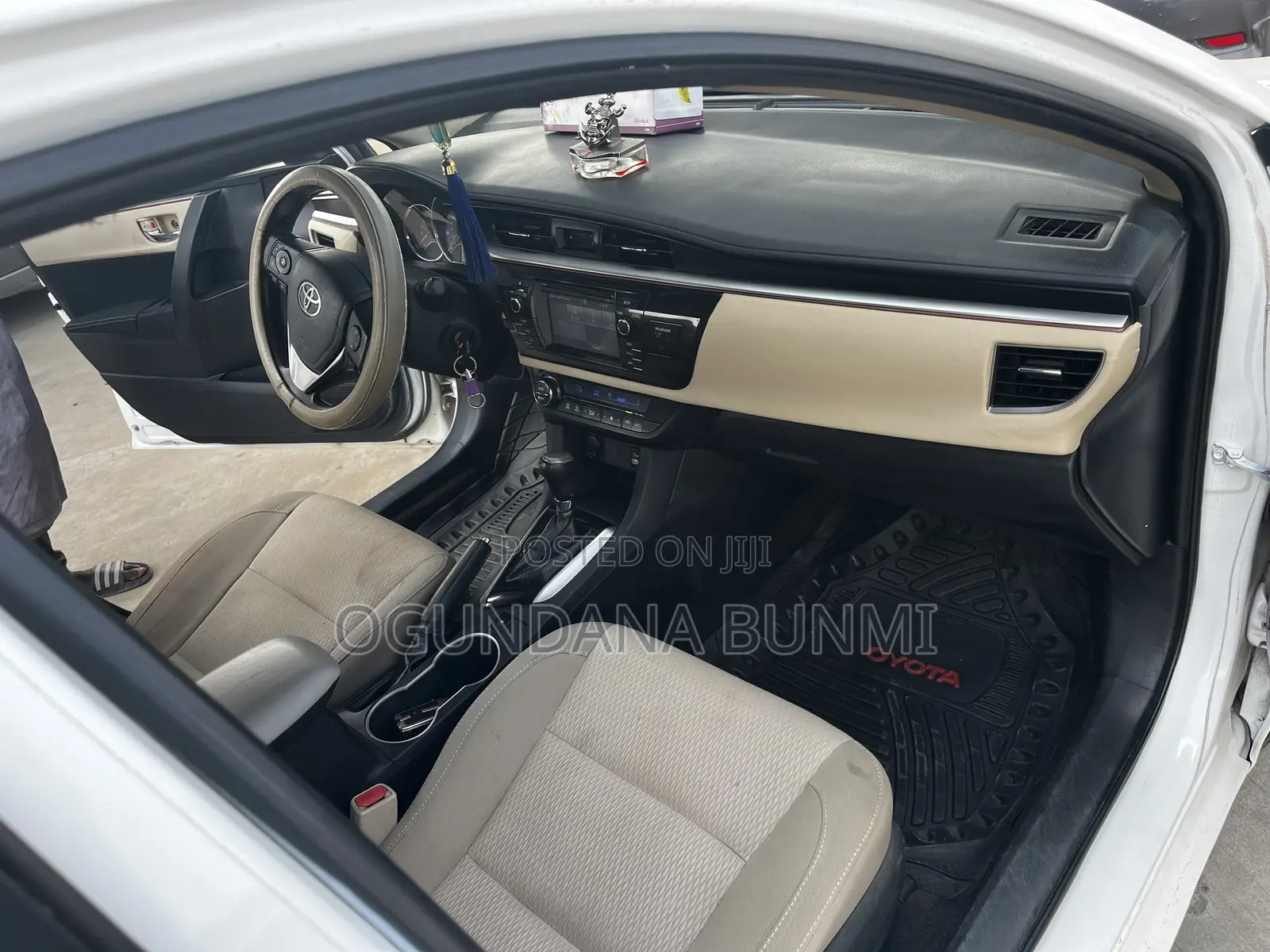 Toyota Corolla 2014 White