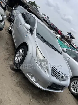 Toyota Avensis 2013 Silver