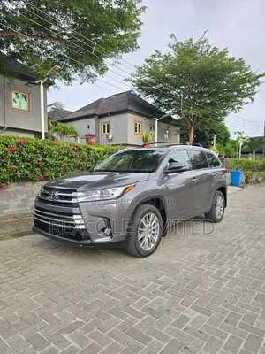 Toyota Highlander XLE 4dr SUV AWD (3.5L 6cyl 6A) 2015 Gray