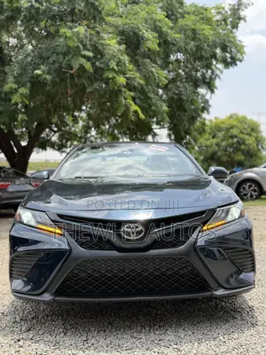 Toyota Camry SE (2.5L 4cyl 8A) 2019 Blue