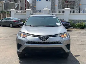 Toyota RAV4 LE FWD (2.5L 4cyl 6A) 2017 Silver