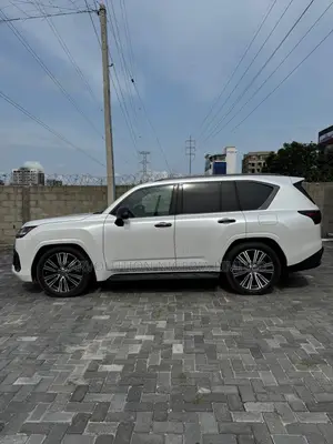Lexus LX 600 2023 White