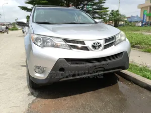 Toyota RAV4 XLE 4dr SUV AWD (2.5L 4cyl 6A) 2014 Silver