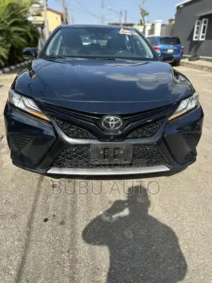 Toyota Camry XSE (2.5L 4cyl 8A) 2019