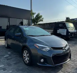 Toyota Corolla LE Premium 4dr Sedan (1.8L 4cyl CVT) 2015 Gray
