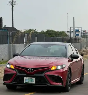 Toyota Camry SE 2021 Red