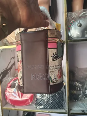 Females Round Box Bag