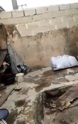 300sqm Commercial Plot With Demolishable 2 Storey at Agege Motor Road