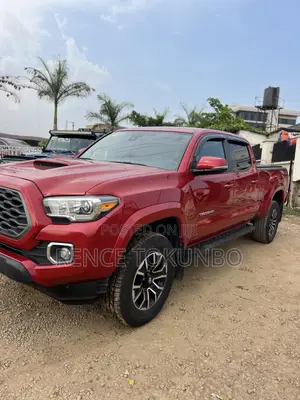 Toyota Tacoma 2022 Red
