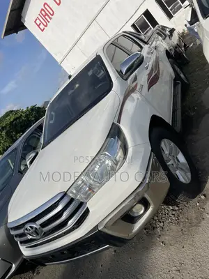 Toyota Hilux 2020 White