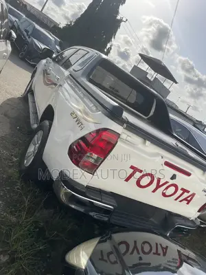 Toyota Hilux 2020 White