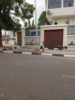 Office Complex With Conference Room for Rent