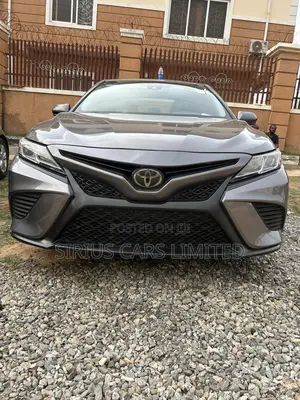 Toyota Camry SE FWD 2020 Gray