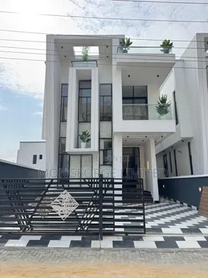 5bdrm Duplex in Chevron for sale