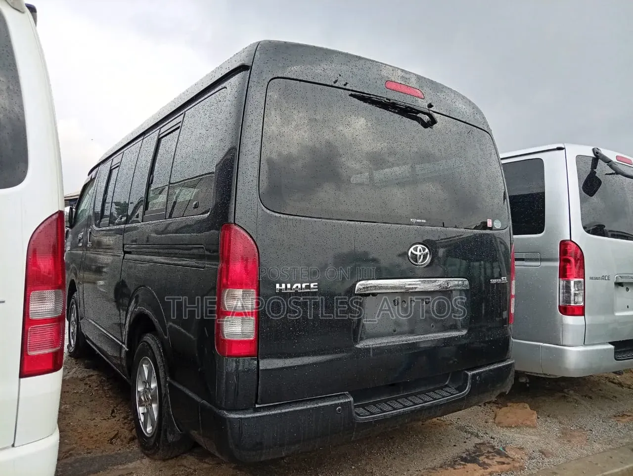 Toyota HiAce 2013 Black