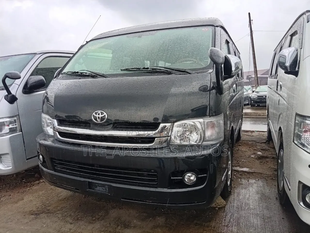 Toyota HiAce 2013 Black
