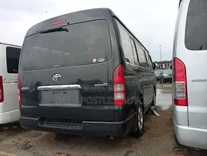 Toyota HiAce 2013 Black