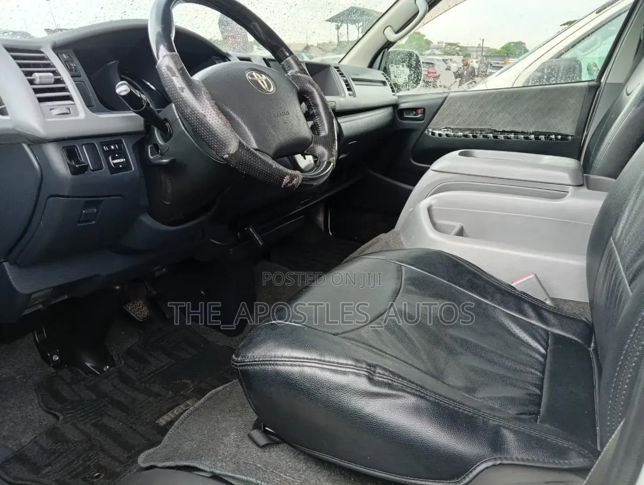 Toyota HiAce 2013 Black