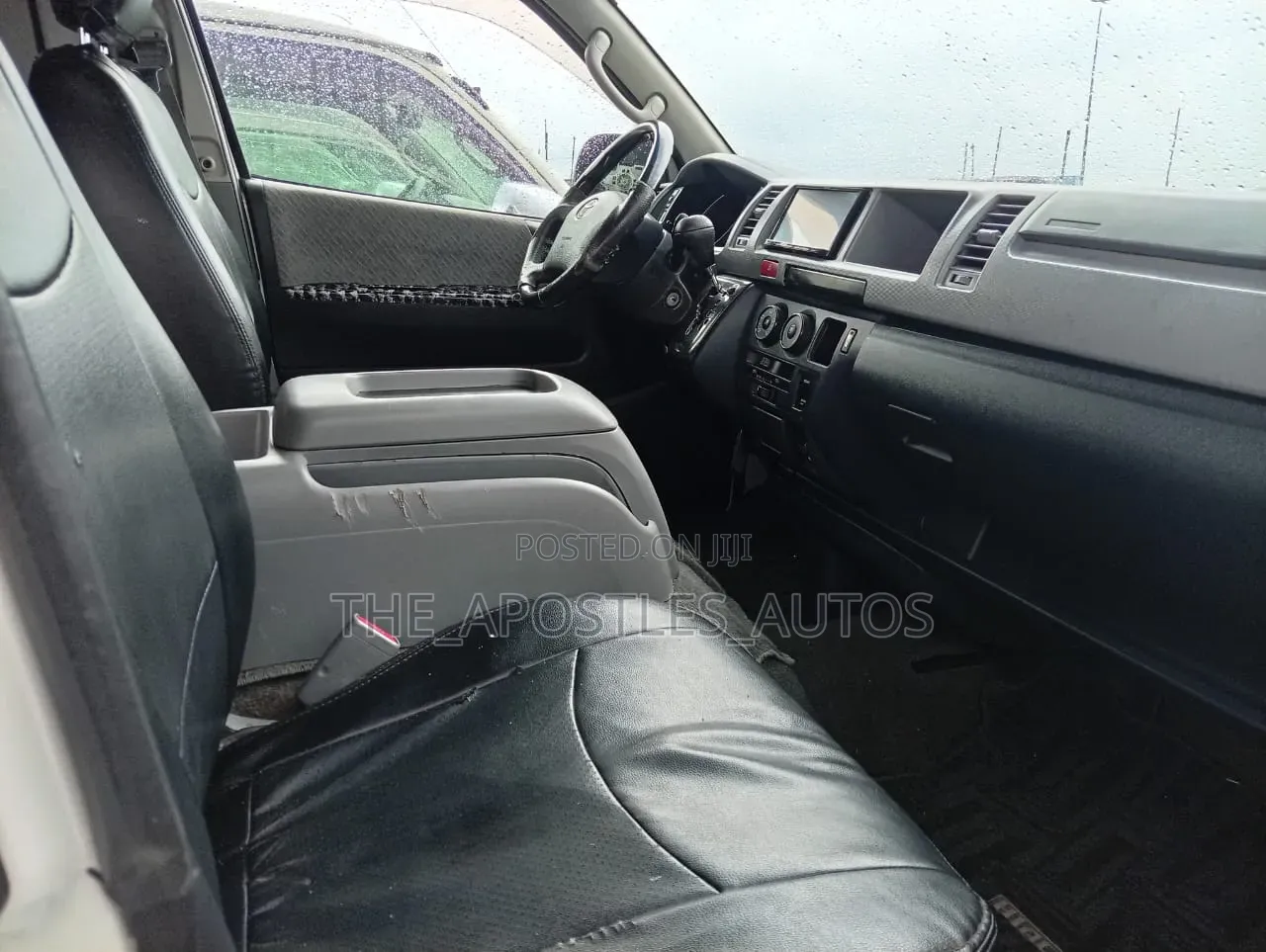 Toyota HiAce 2013 Black