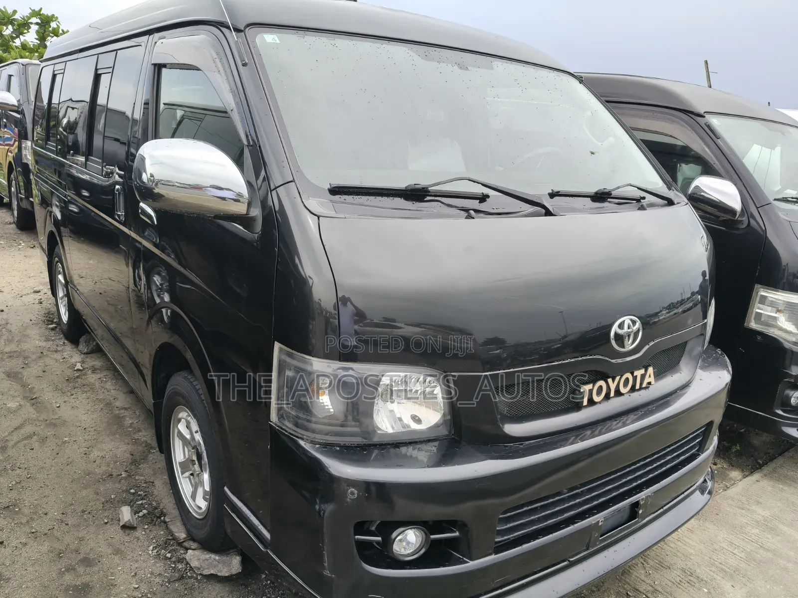 Toyota HiAce 2013 Black