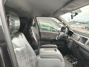 Toyota HiAce 2013 Black