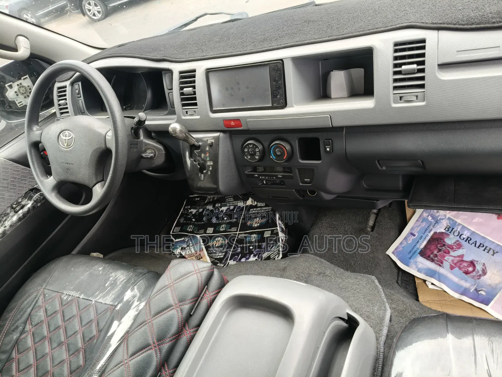 Toyota HiAce 2013 Black