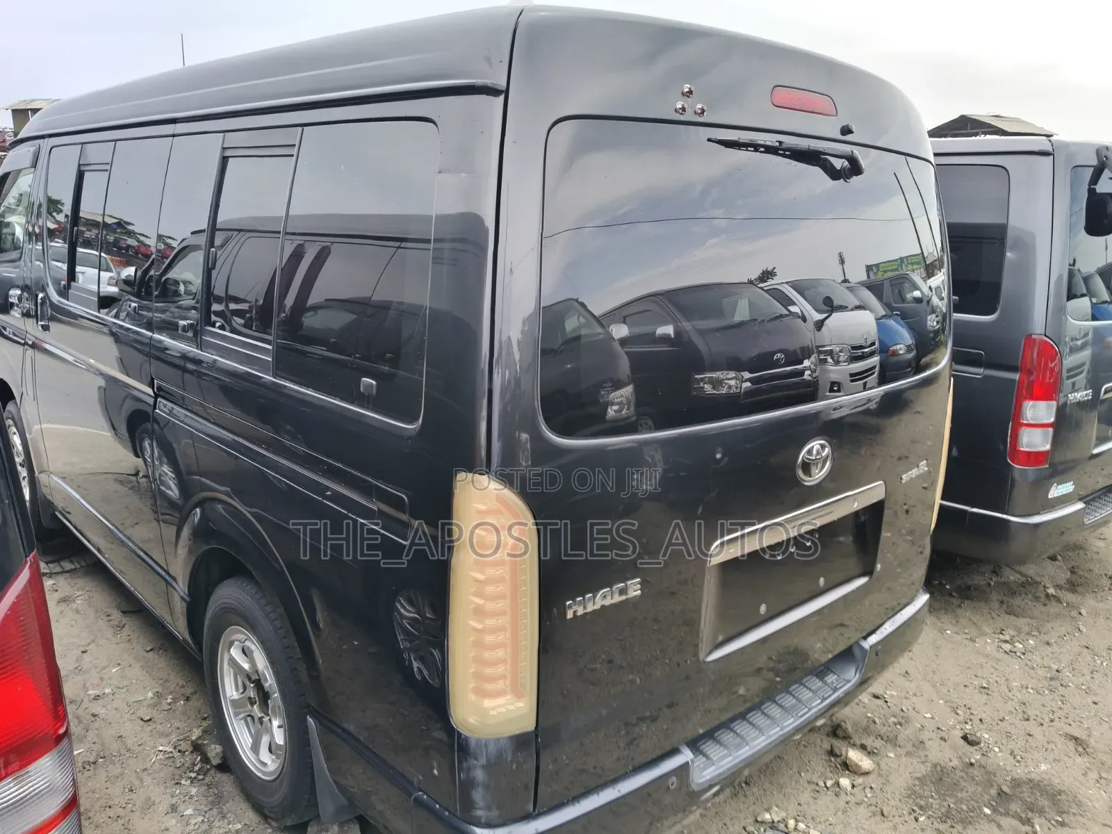 Toyota HiAce 2013 Black