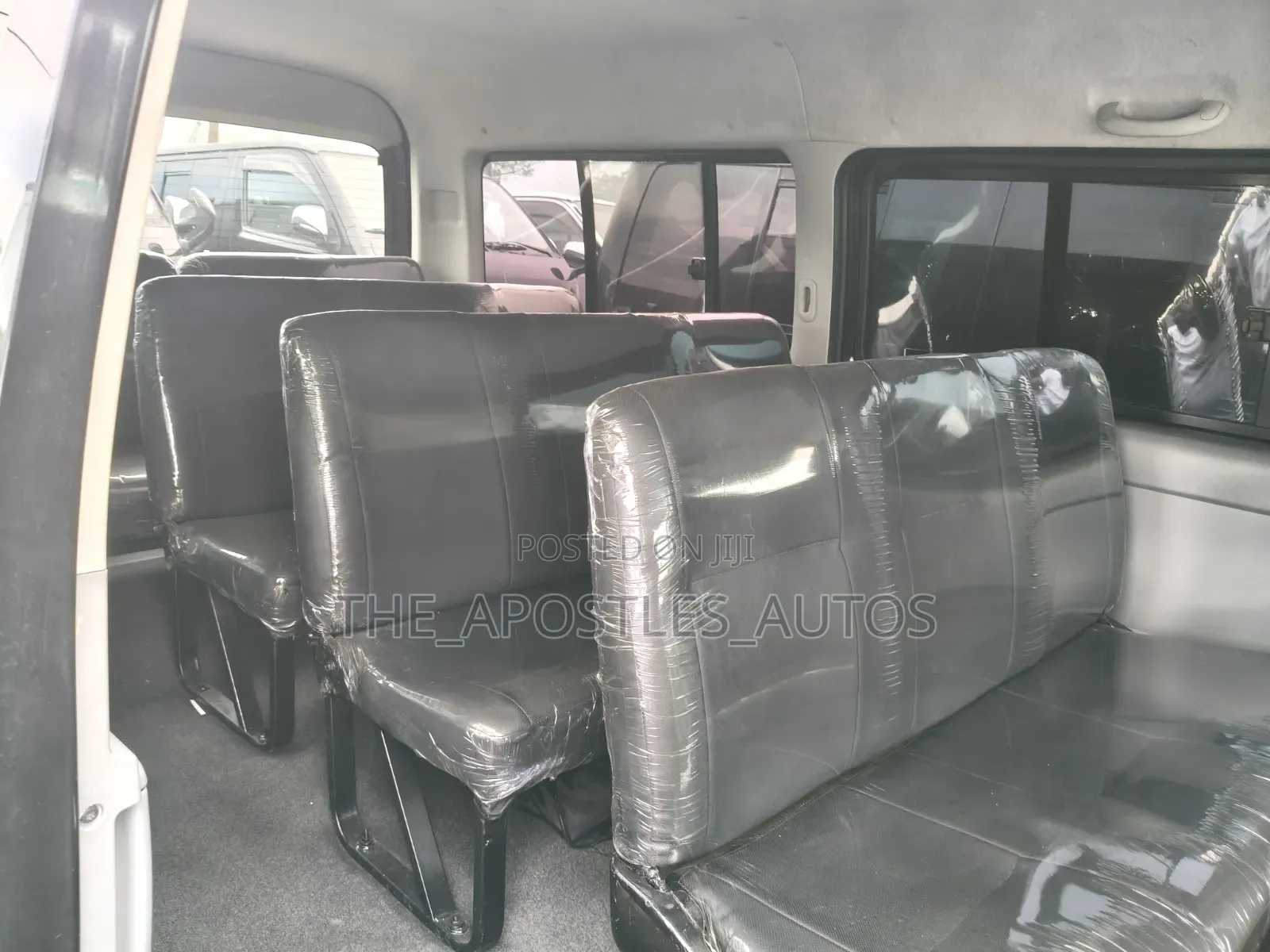 Toyota HiAce 2013 Black