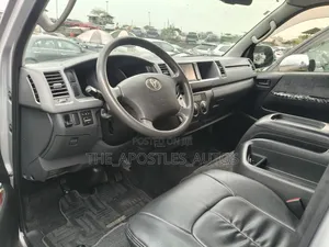 Toyota HiAce 2014 Silver