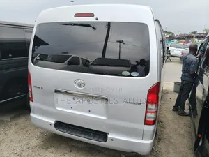 Toyota HiAce 2014 Silver