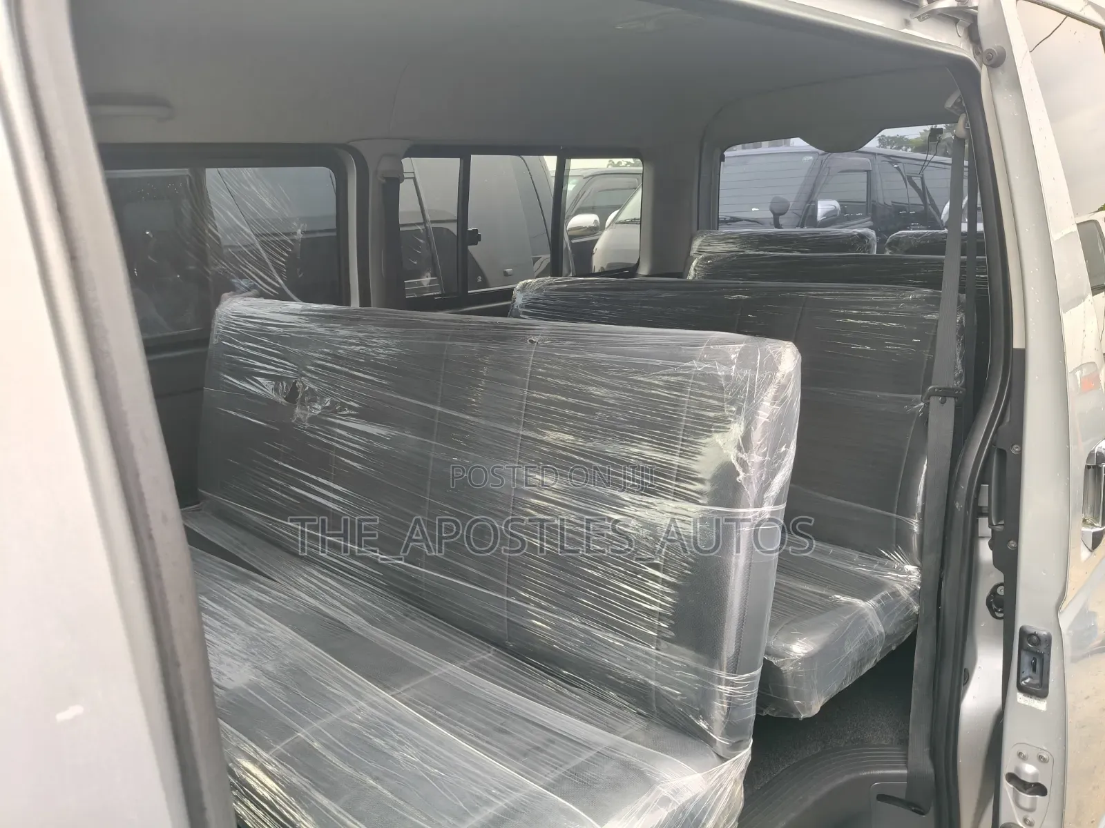 Toyota HiAce 2014 Silver