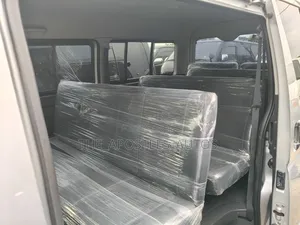 Toyota HiAce 2014 Silver