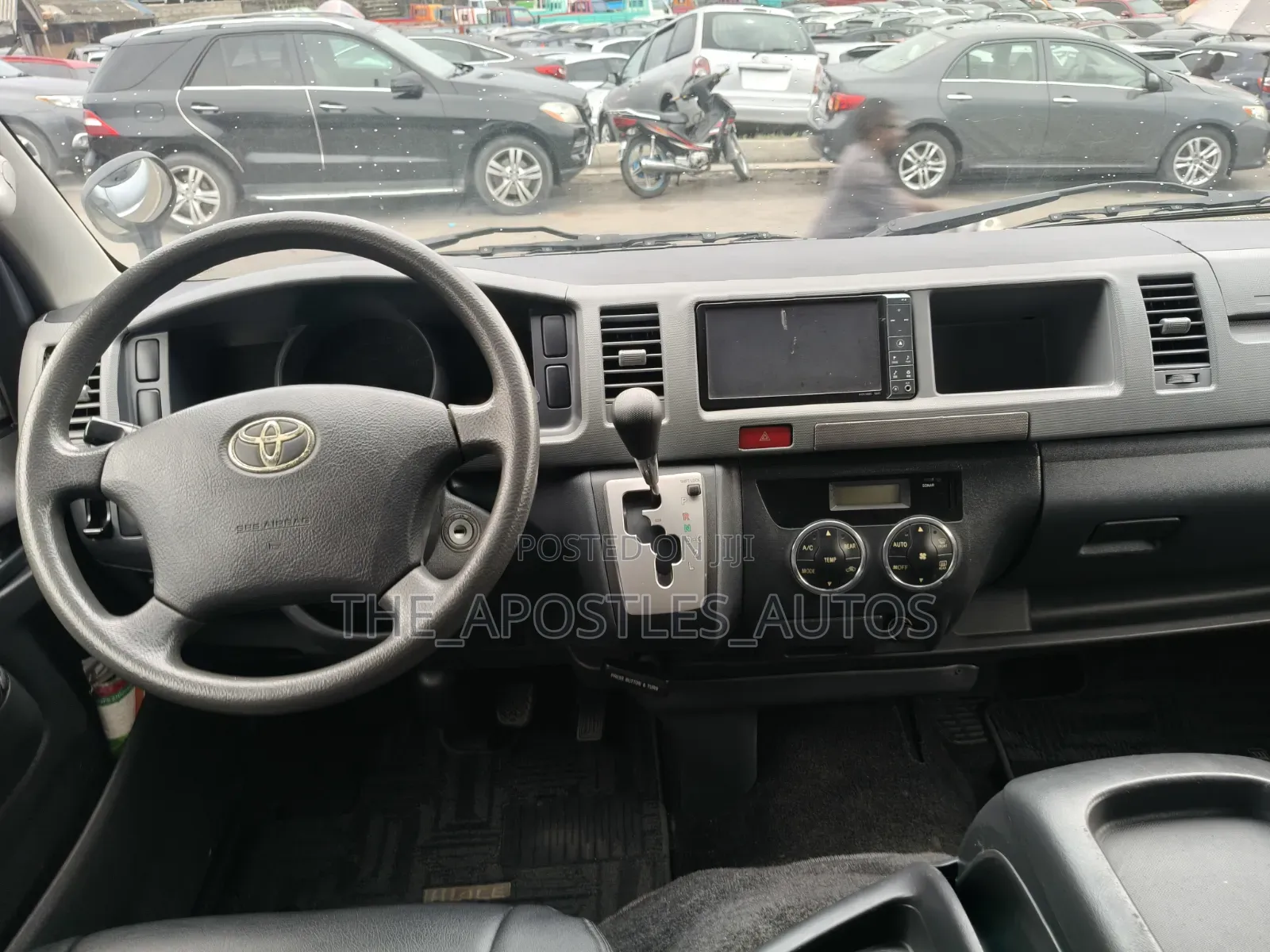Toyota HiAce 2014 Silver