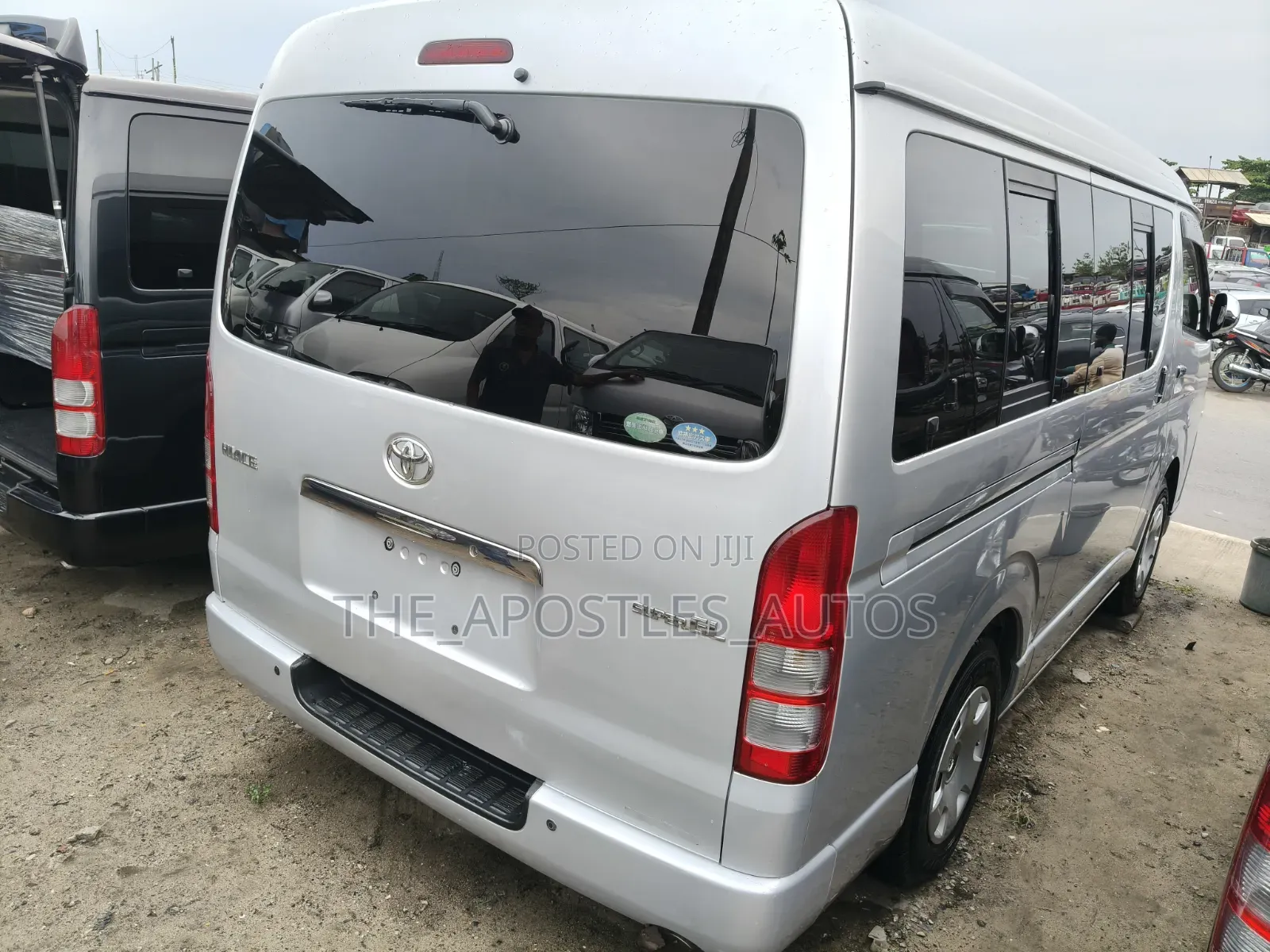 Toyota HiAce 2014 Silver
