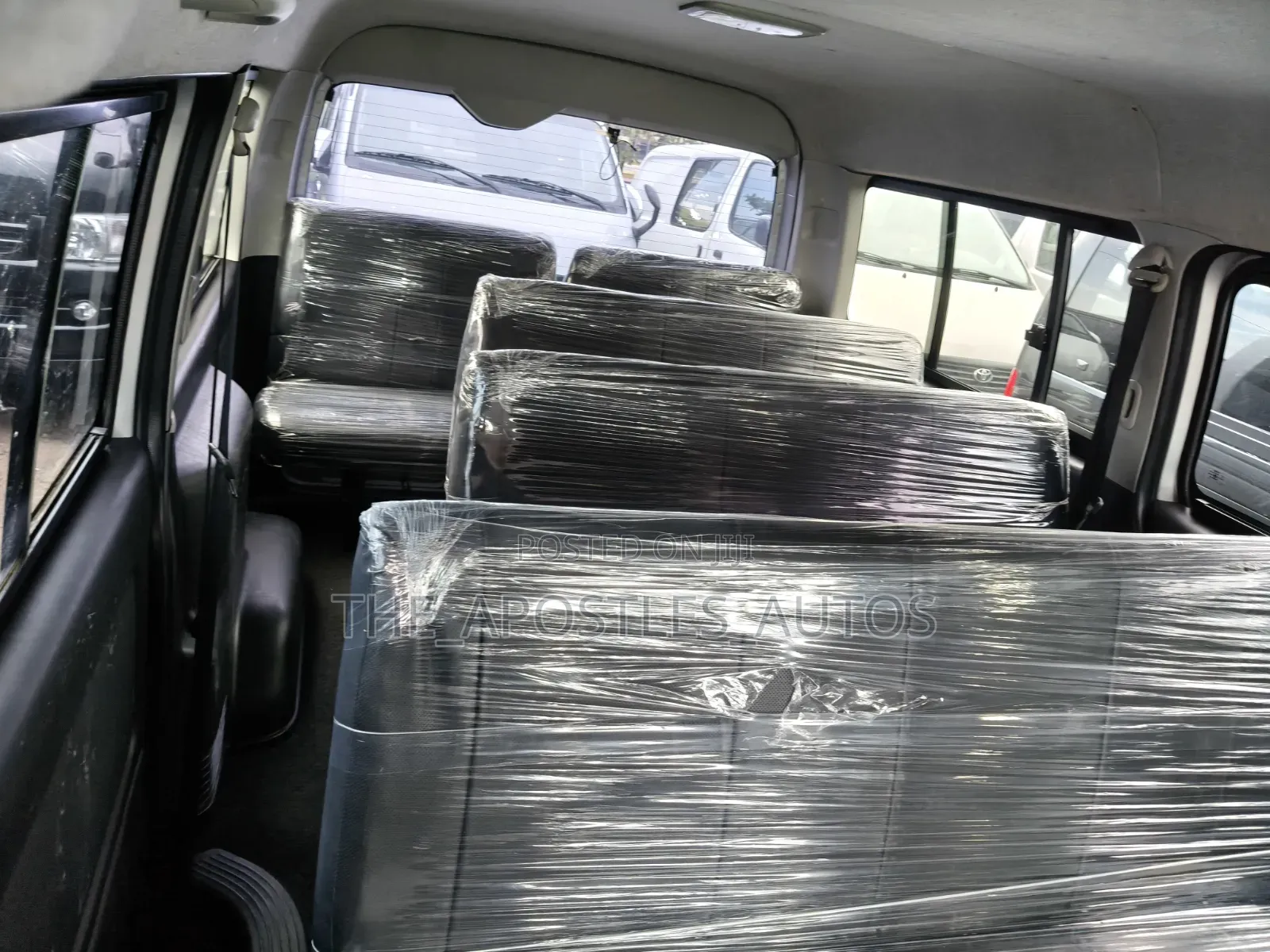 Toyota HiAce 2014 Silver