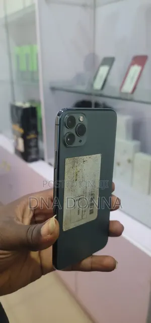 Apple iPhone 11 Pro Max 64 GB Green