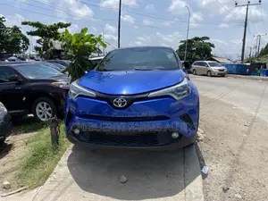Toyota C-HR 2017 Blue